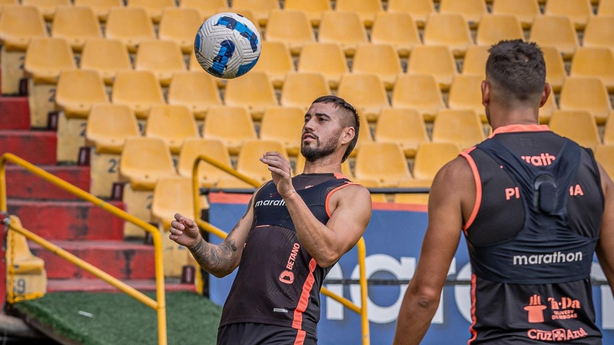 Francisco Fydriszewski comandará la ofensiva del Ídolo ante la dura defensa militar.