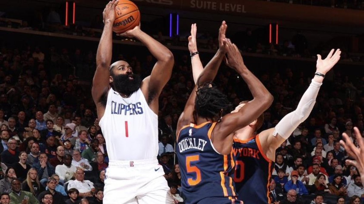 James Harden estuvo 31 minutos e hizo 17 puntos y tres rebotes con Clippers.