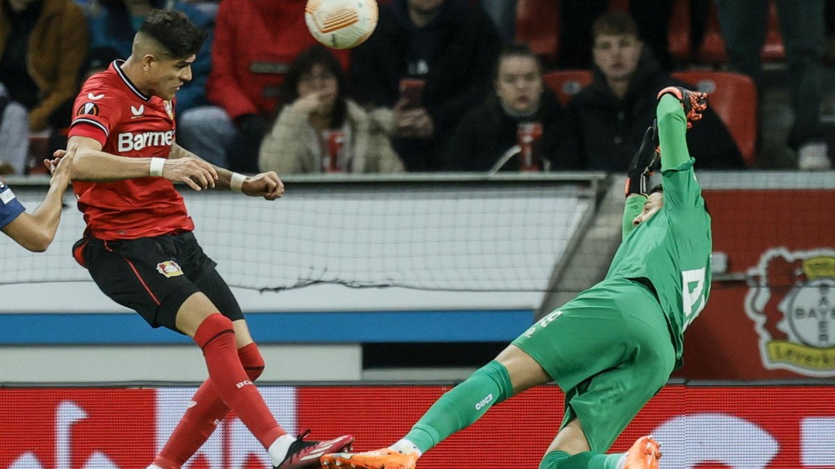 Piero Hincapié fue titular en los dos últimos choques de Europa League.