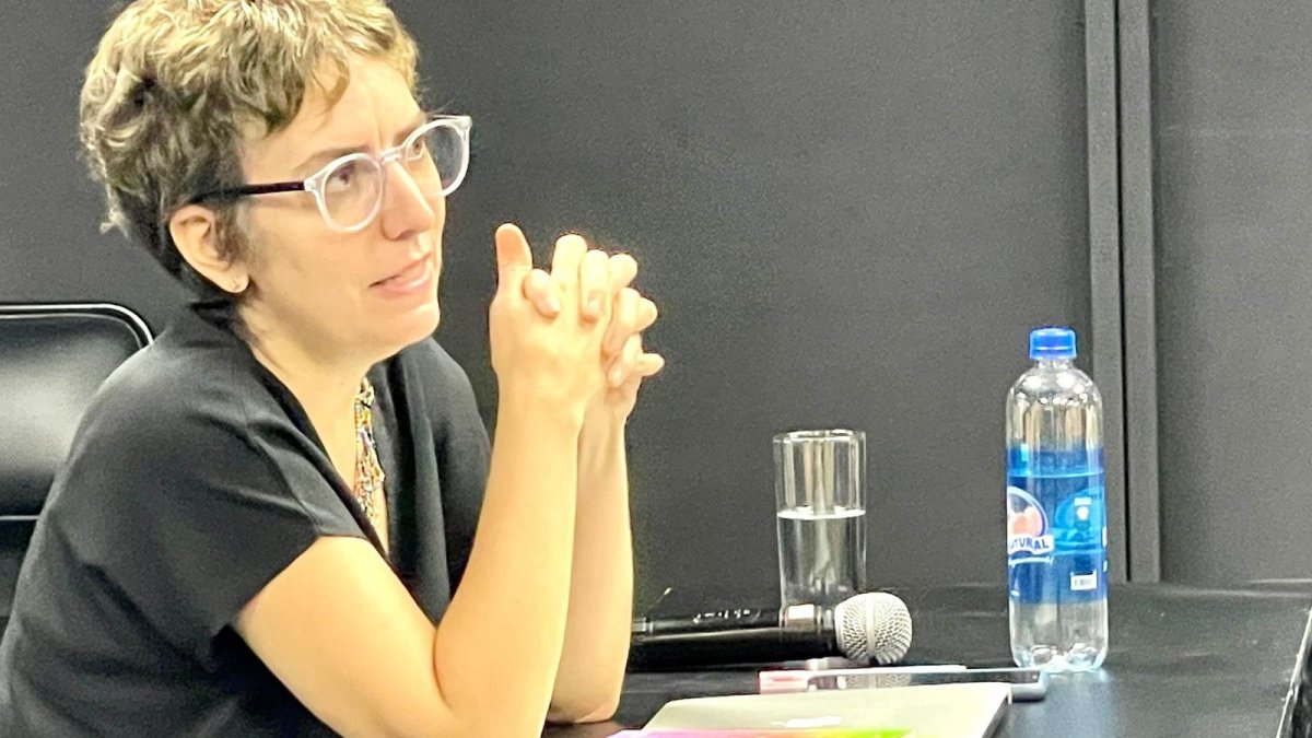 Escritora. Paloma es profesora de letras, en Brasil.