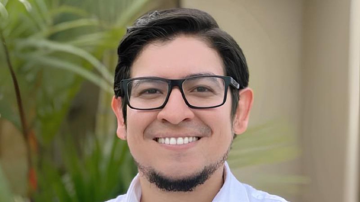 Calderón Zevallos trabajó en en la Senescyt y en la Subsecretaría de Educación, en Guayaquil.