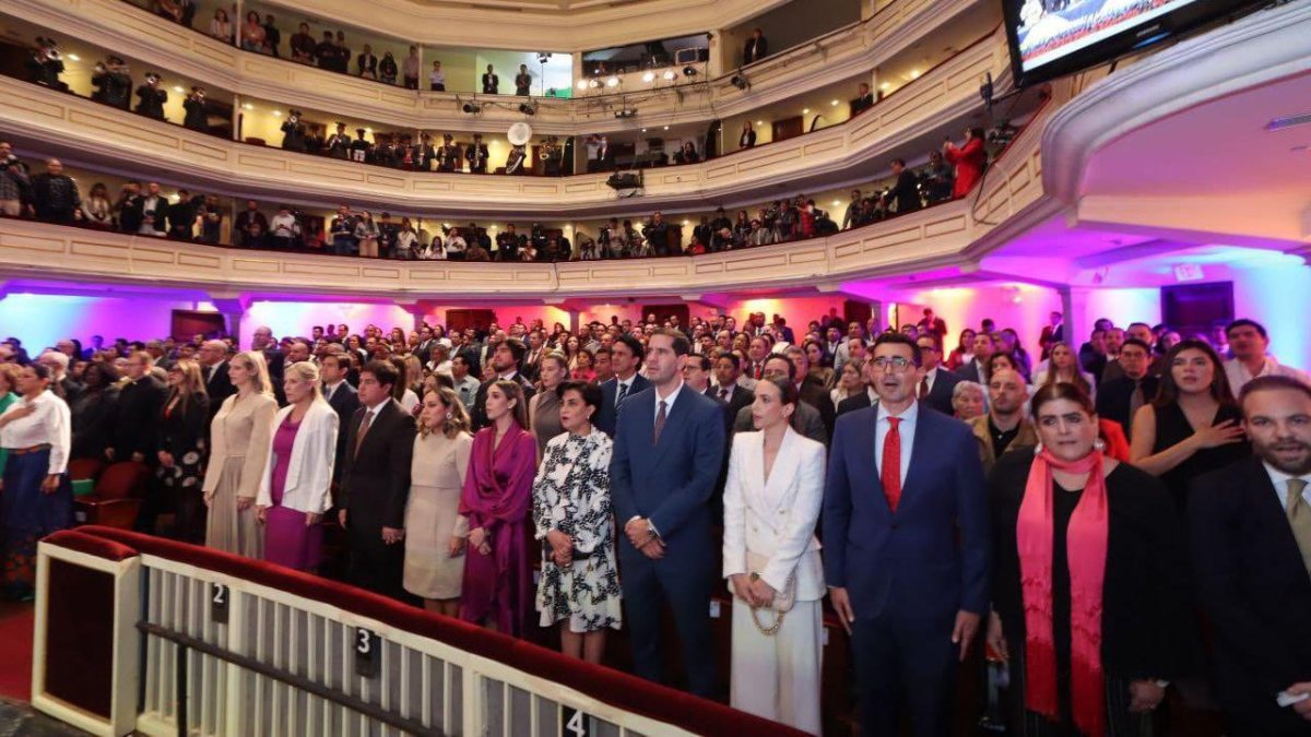 Los ministros designados de Noboa lo acompañaron a la entrega de credenciales.