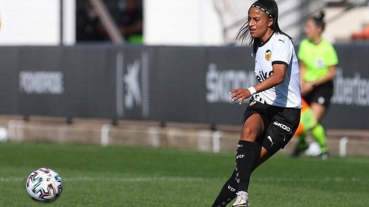 Kerlly Real, defensora del Valencia CF español.