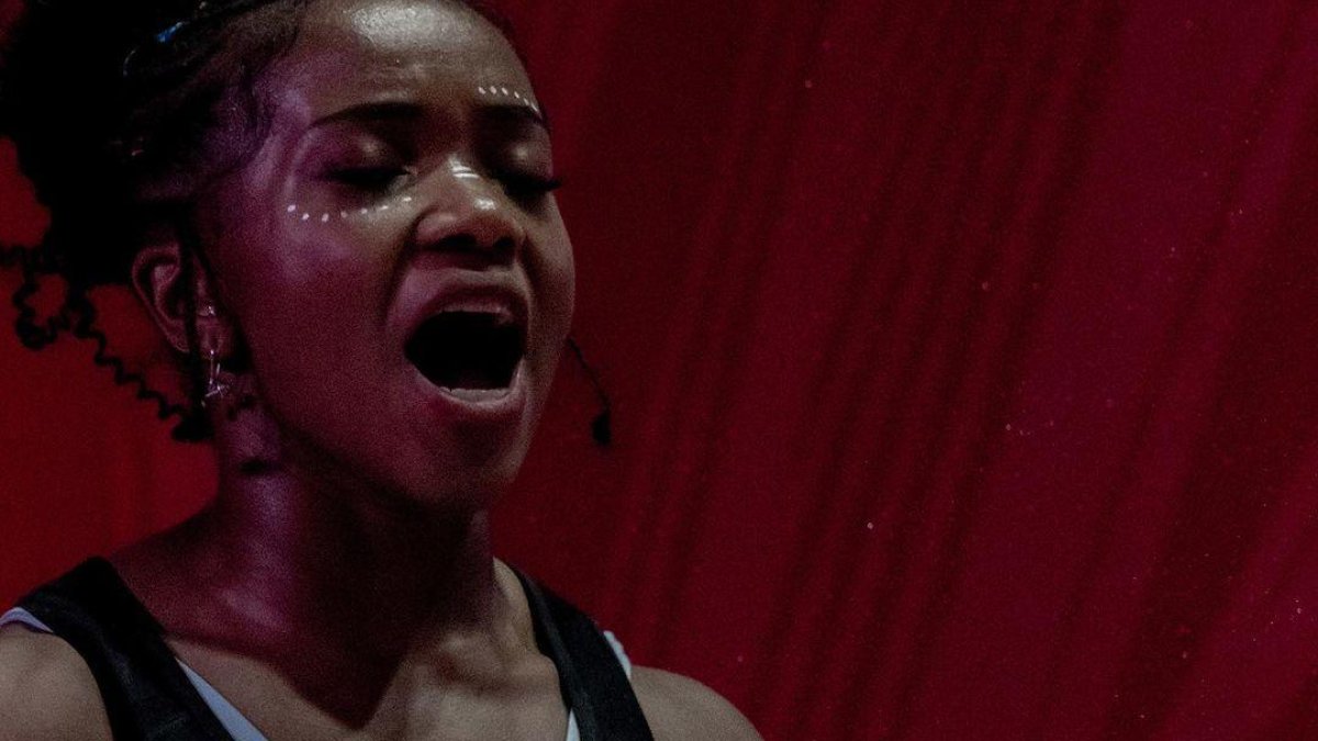 Palacios es hermana de las también halteristas Neisi Dajomes y Angie Palacios.