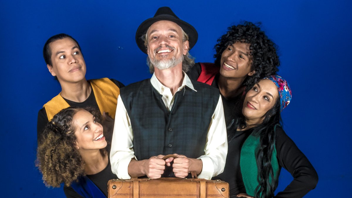 Teatro. Cinco actores participan en la obra ‘Platero y nosotros’.