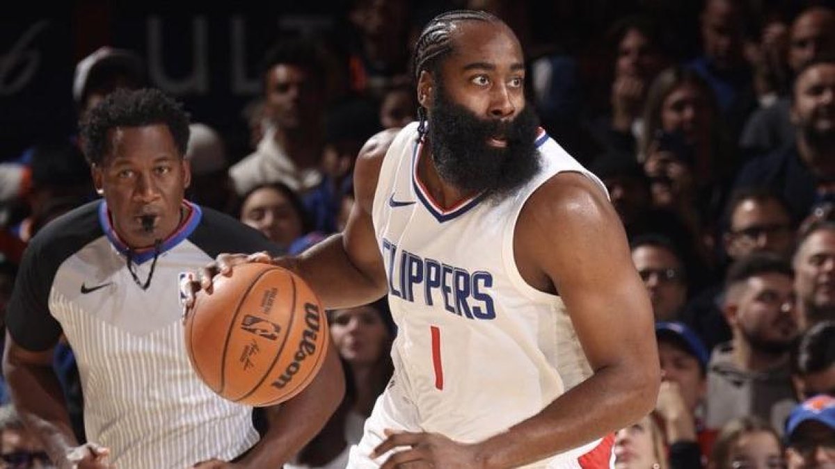 Harden brilló en su primera victoria con su nuevo equipo. Recordemos que La Barba llegó procedente de Philadelphia 76ers.