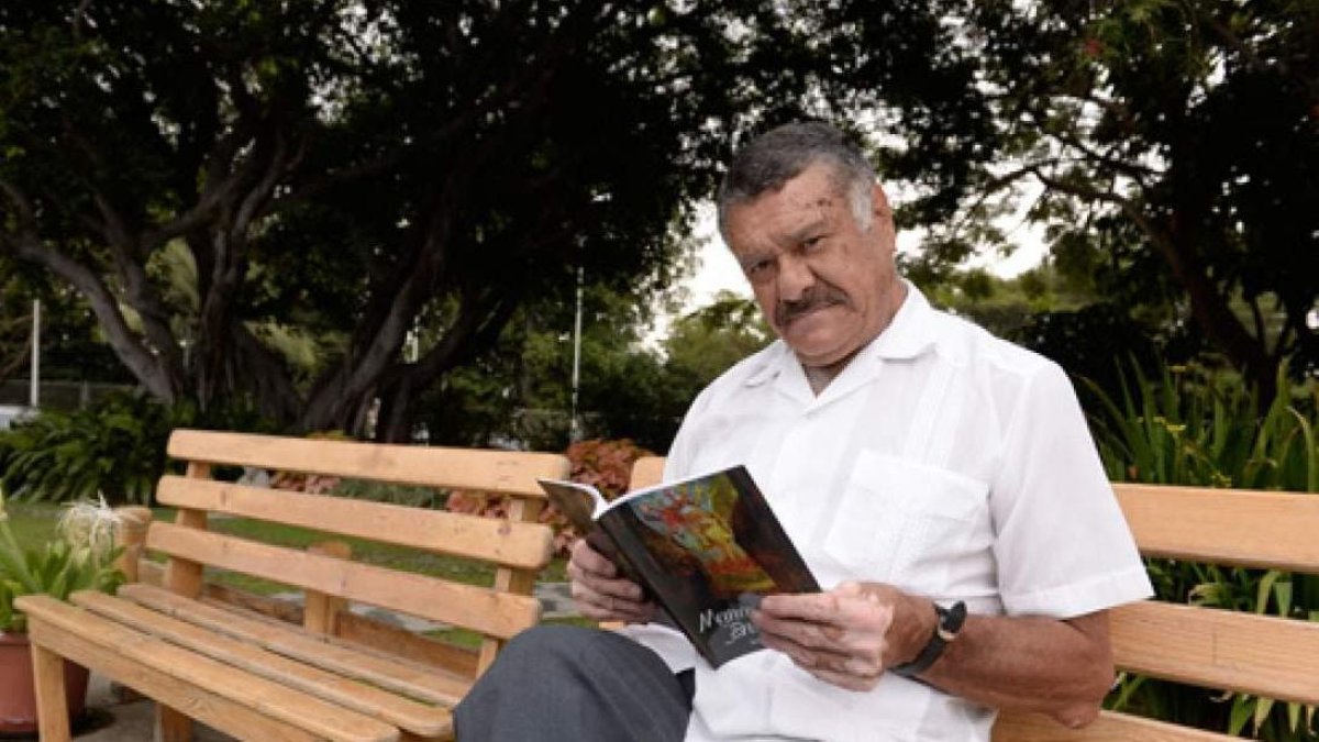 El poeta y ensayista José Villacreses Vinueza ha publicado una 'Antología General'.