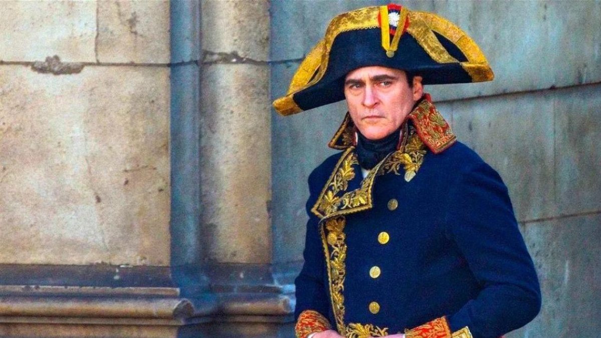 Joaquin Phoenix como Napoléon.