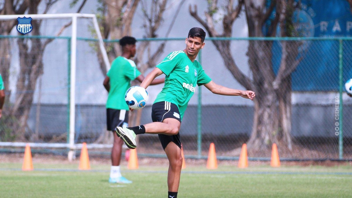 José Cevallos, volante eléctrico, durante un entrenamiento en el Polideportivo de Los Samanes.