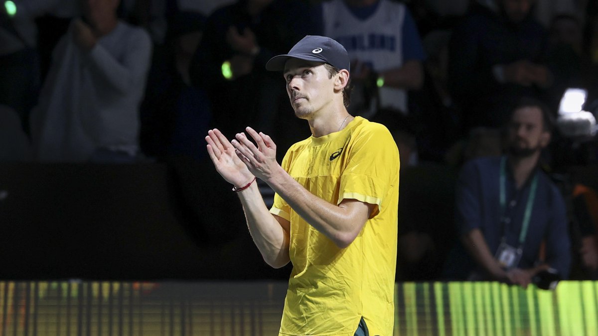 Álex de Miñaur venció a Emil Ruusuvuori por parciales de 6-4 y 6-3.