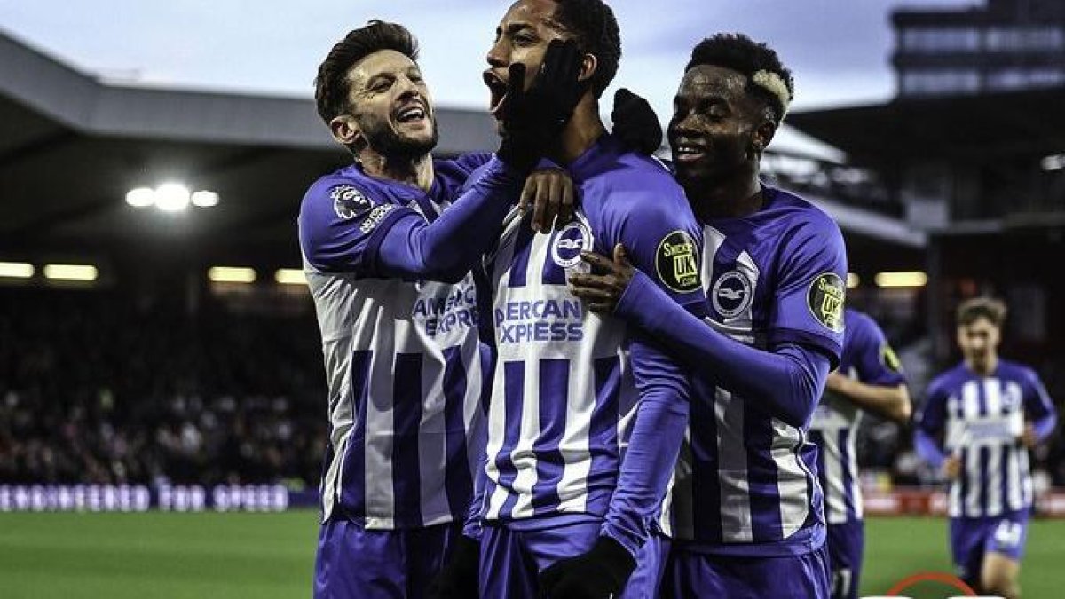 Los jugadores del Brighton celebran la victoria de este sábado 25 de noviembre en la Premier League.