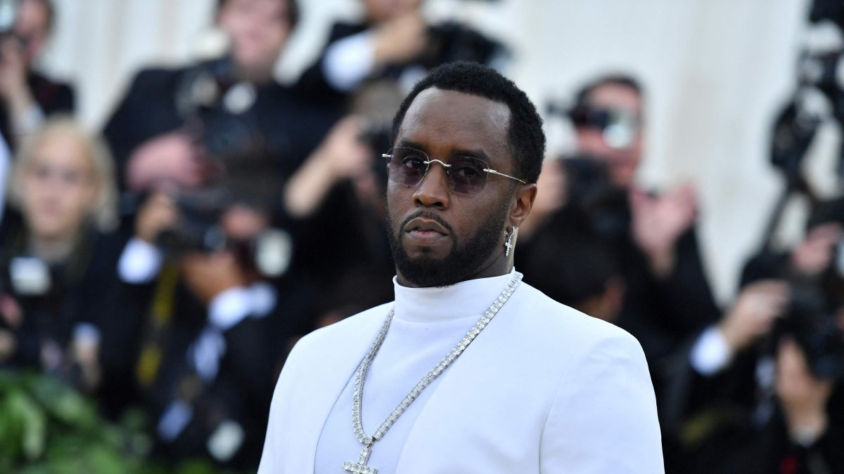 Sean Combs niega las acusaciones y afirma que la denunciante trata de obtener dinero.