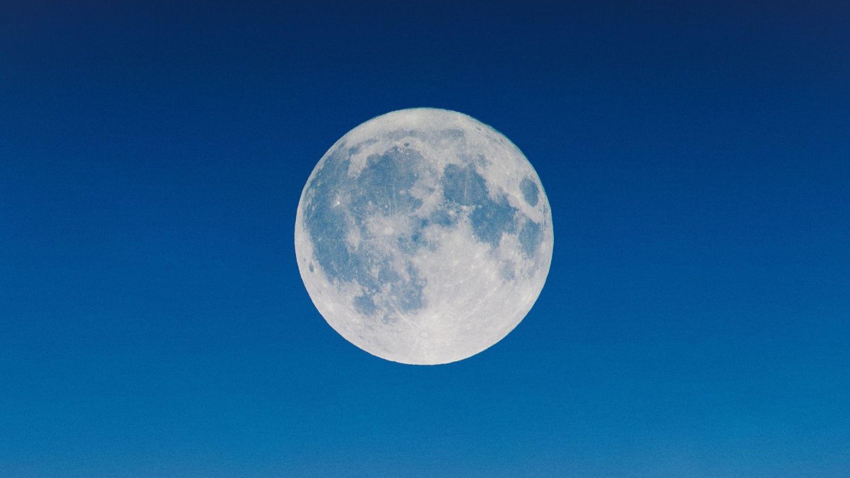 Foto referencia de la luna tomada desde telecopio.