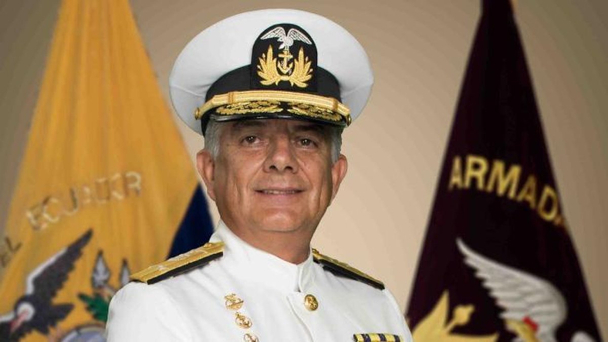 El vicealmirante Jaime Patricio Vela ha servido a la marina por casi 40 años.