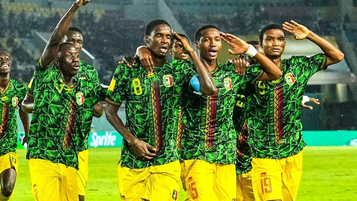 Plantilla de Malí festeja una de las conquistas frente a Argentina.