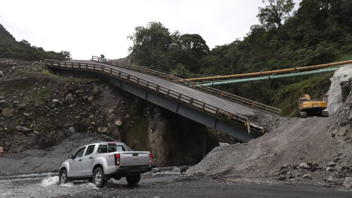 Seguridad. Los vehículos tienen que atravesar el afluente, en días de lluvia se imposibilita el acceso.