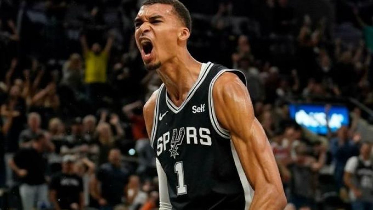 Wembanyama, a sus 19 años, ya es el más joven en conseguir +20 puntos.