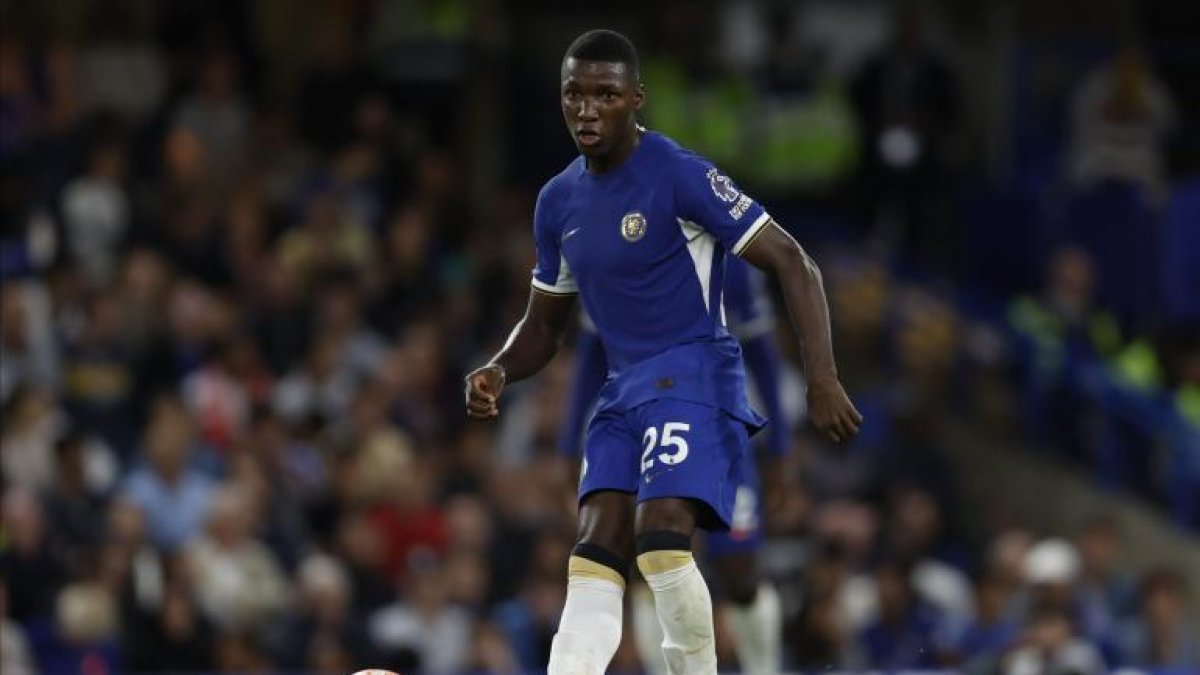 Los hicnhas de Chelsea no están conformes con el rendimiento de Moisés Caicedo