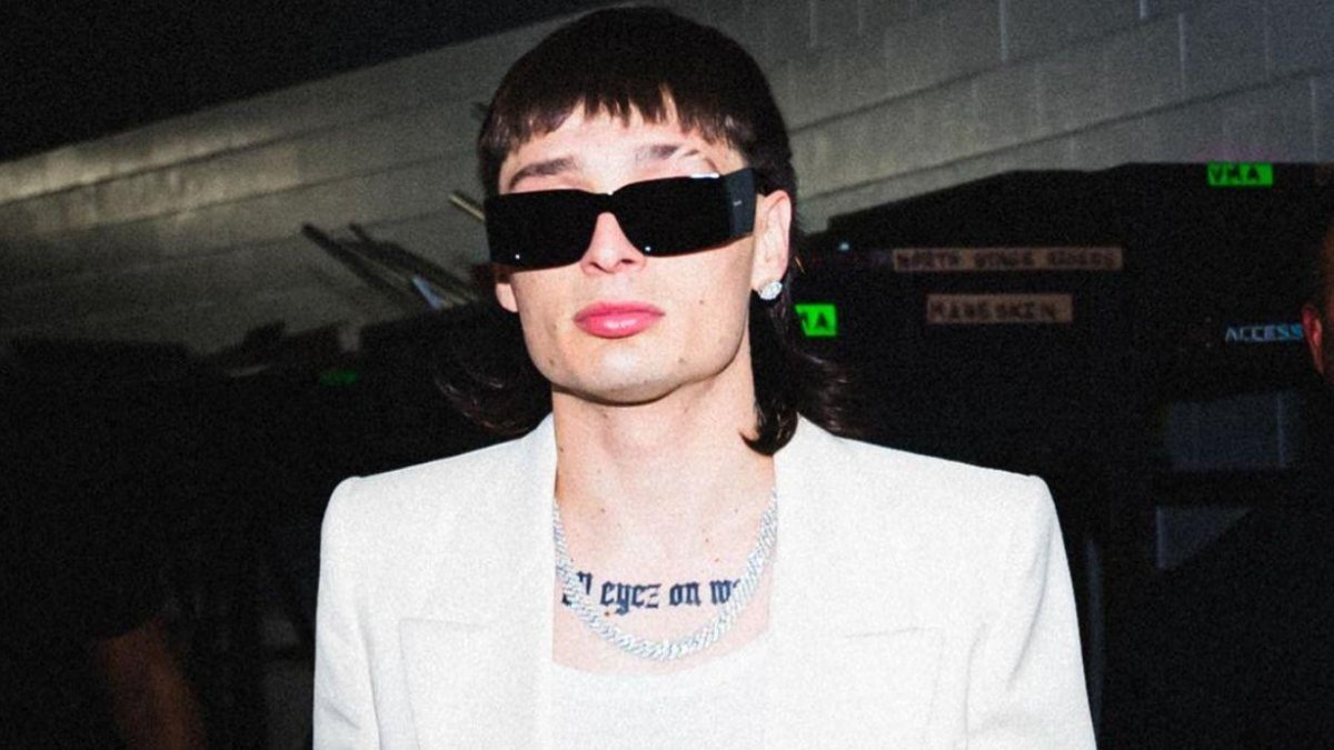 Peso Pluma tiene 24 años.