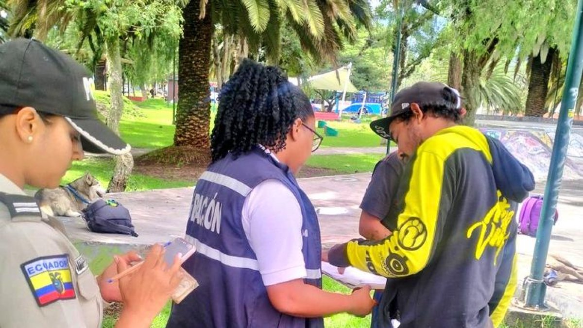 En Ecuador, la Policía Nacional ha iniciado un registro de migrantes en el país con miras a las actividades de feriado.