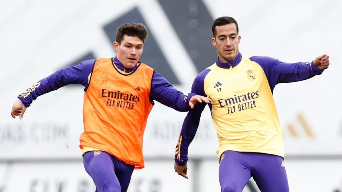 Lucas Vázquez (d) se ausentó de la práctica del sábado 30 de diciembre por una molestia en su espalda.