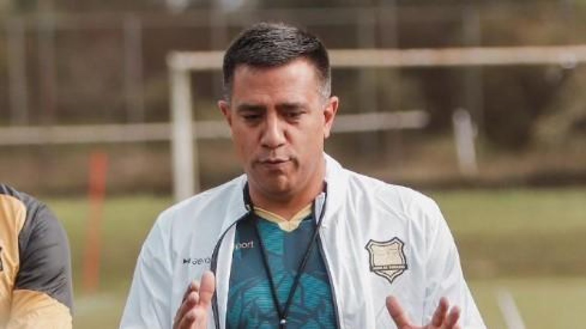 César Farías no continuará con Águilas Doradas