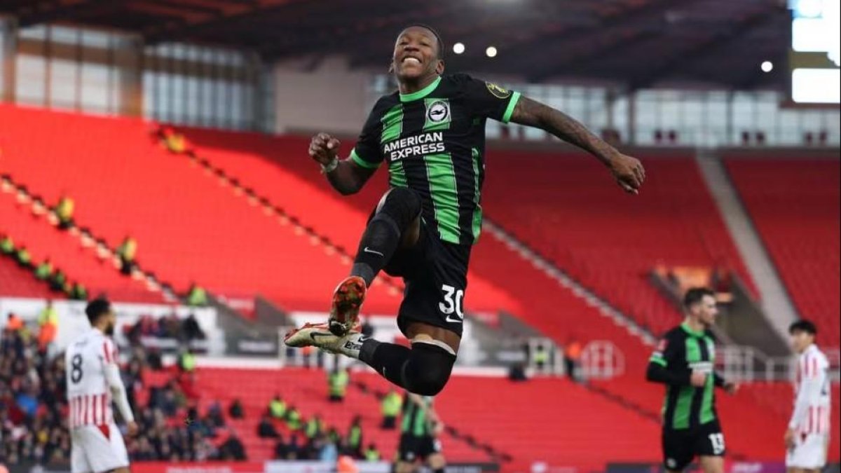 Pervis Estupiñán volvió a anotar un golazo con Brighton