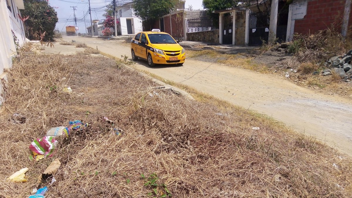 Escenario. En las vías de La Victoria es común ver calles llenas de polvo y de enormes agujeros.