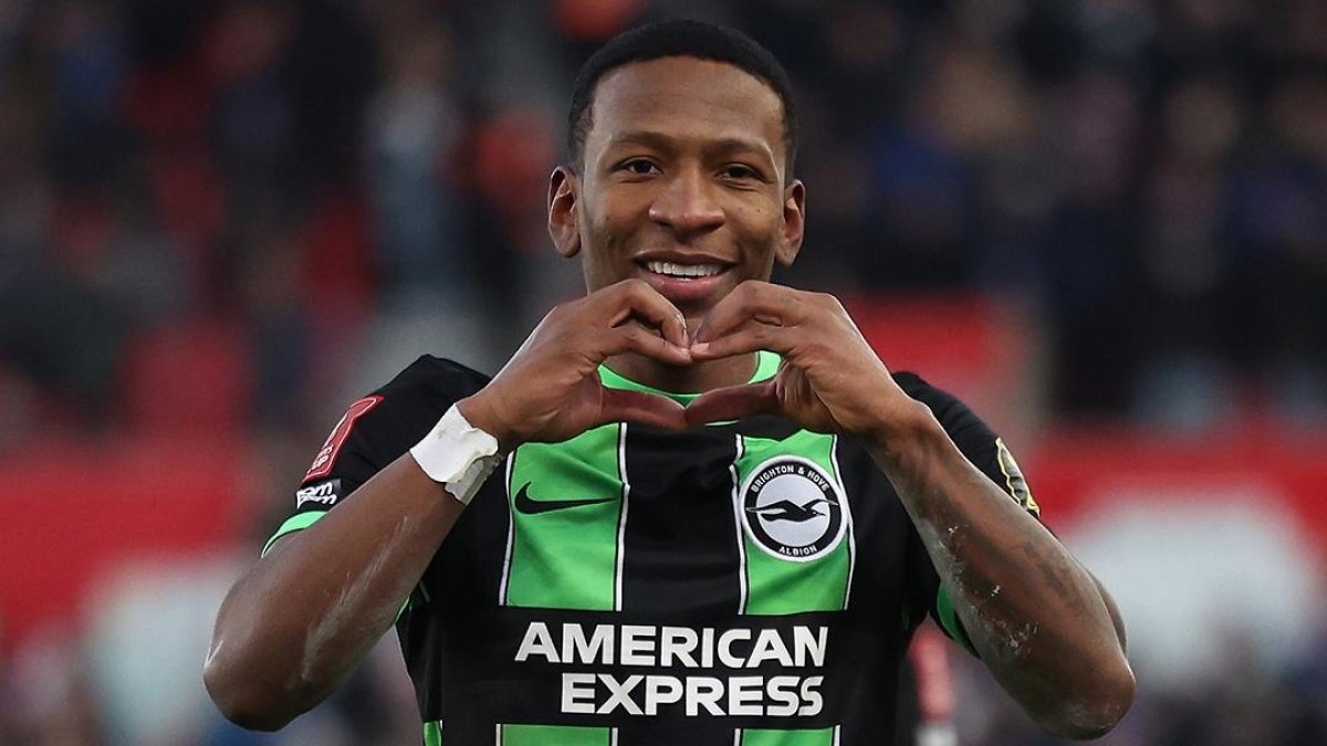 El esmeraldeño celebra tras anotar el sábado uno de los cuatro tantos con los que su equipo venció 4-2 al Stoke City, y que le valió ser el mejor del partido.