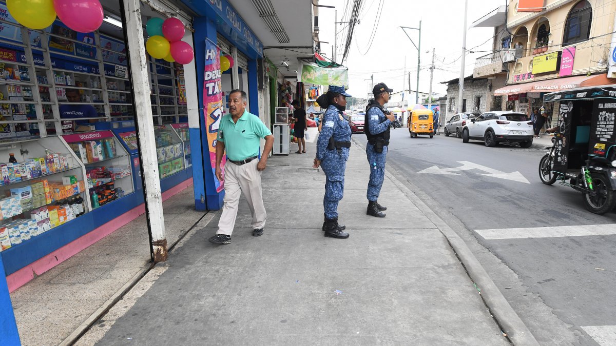 Vergeles. La Policía Metropolitana resguardó el sitio que quedó libre.