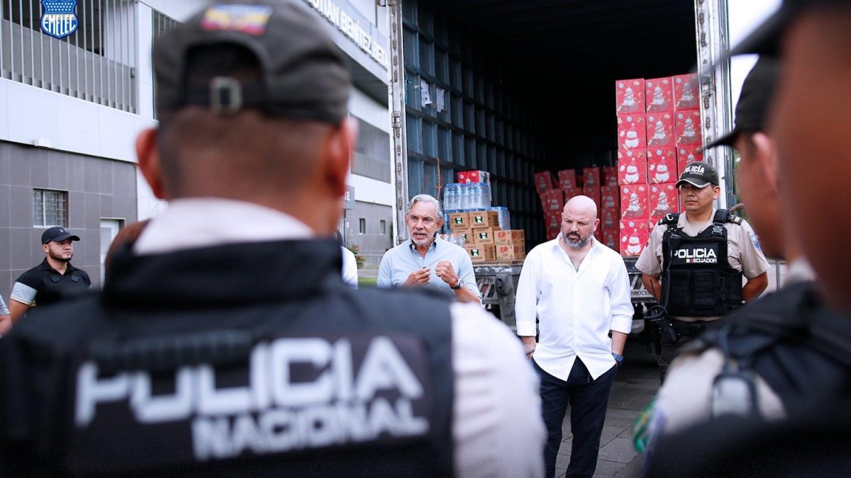 Los dirigentes se reunieron en las afueras del estadio Chucho Benítez, del Parque Samanes.