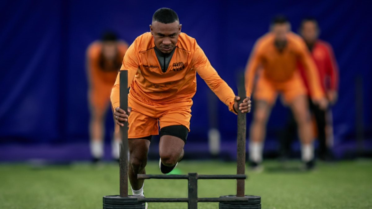 Mientras tanto Barcelona sigue haciendo sus trabajos en Estados Unidos, Dixon Arroyo en acción.