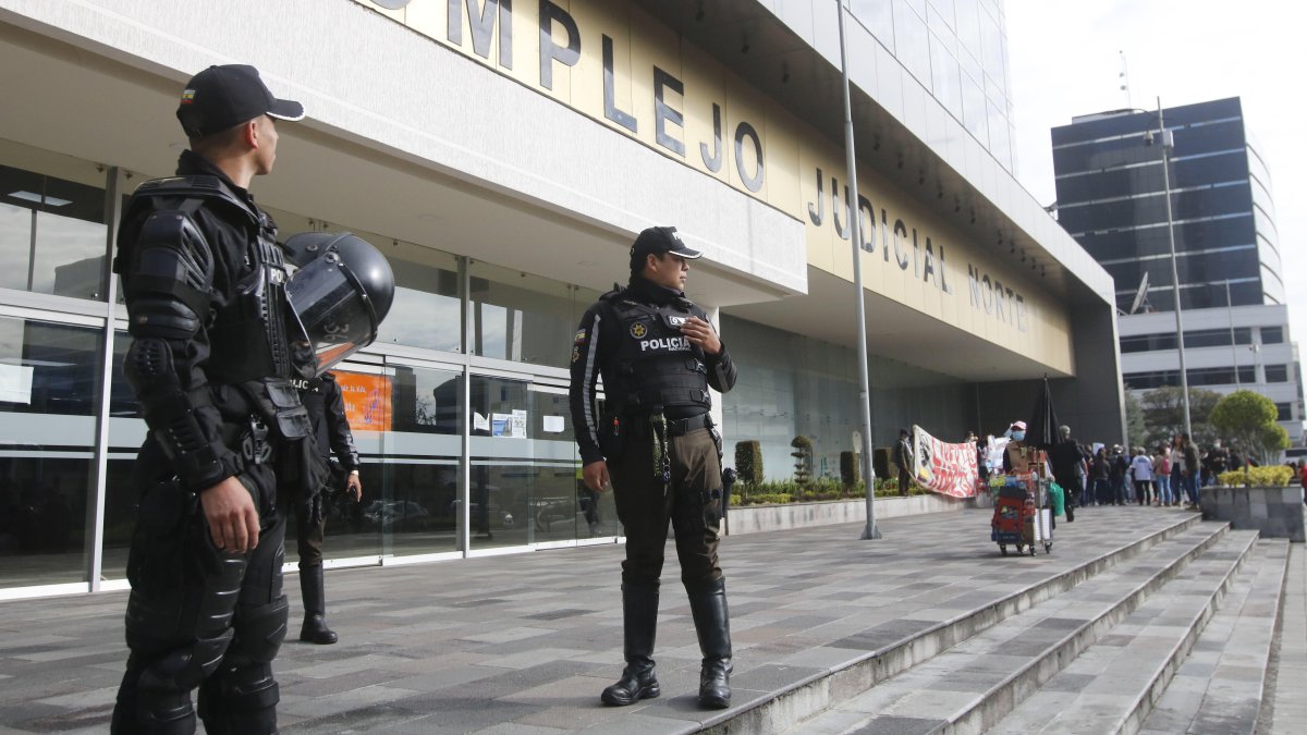 Acciones. La Policía Nacional cuenta con otra línea telefónica que sirve para denuncias ciudadanas, se la denominó 1800 Delito (335486).