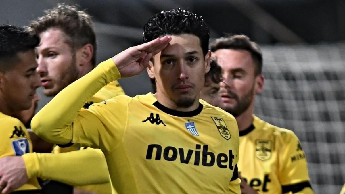 Kike Saverio convierte un doblete para su club en Grecia, Aris Salónica