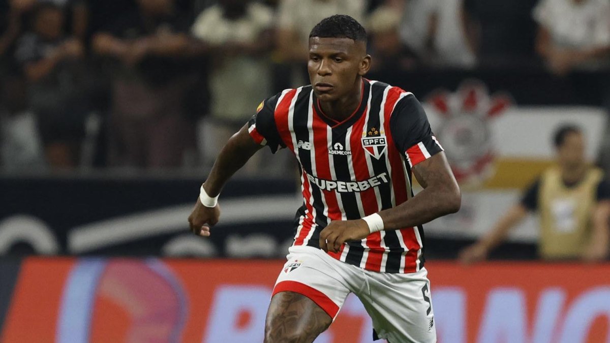 Robert Arboleda lidera la defensa de Sao Paulo en la victoria sobre Corinthians