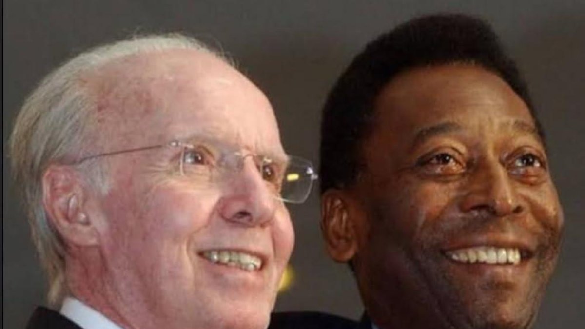 Zagalo (i) y Pelé fueron homenajeados en la final de la Supercopa de Brasil