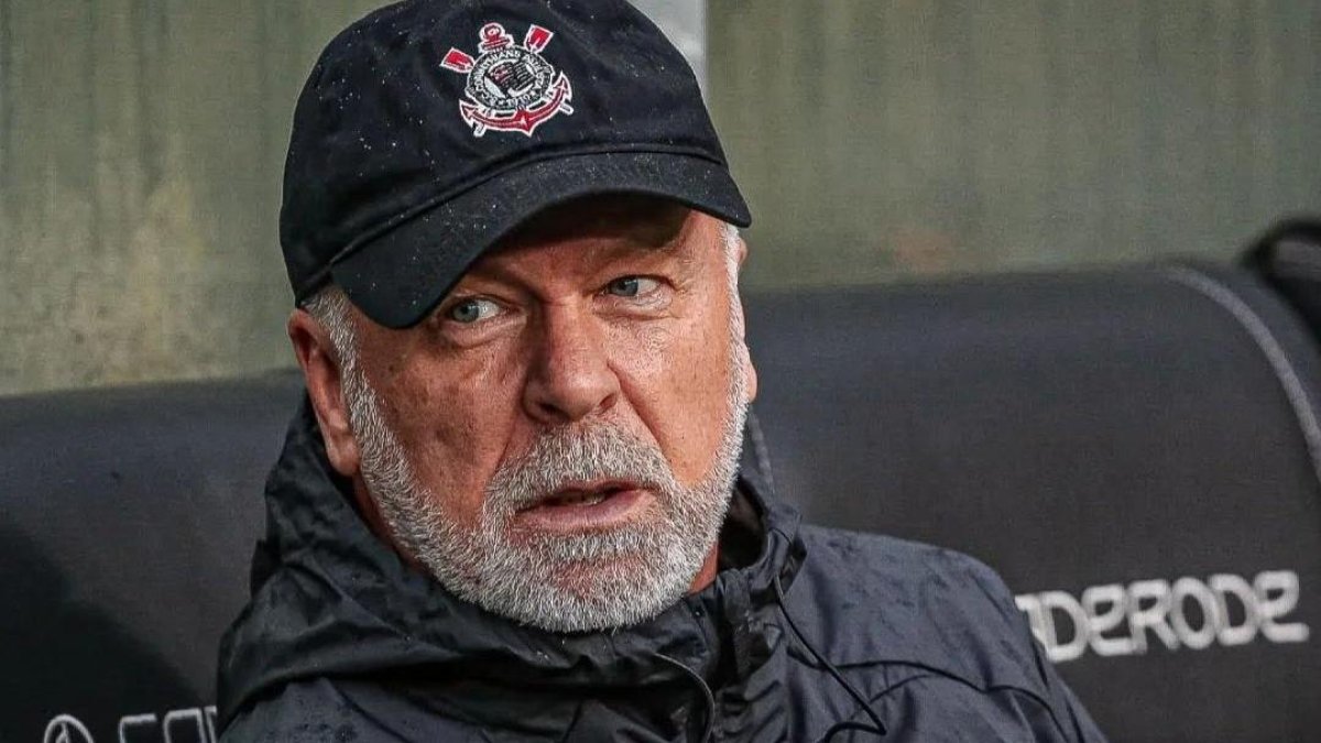 Mano Menezes no va más con Corinthians.