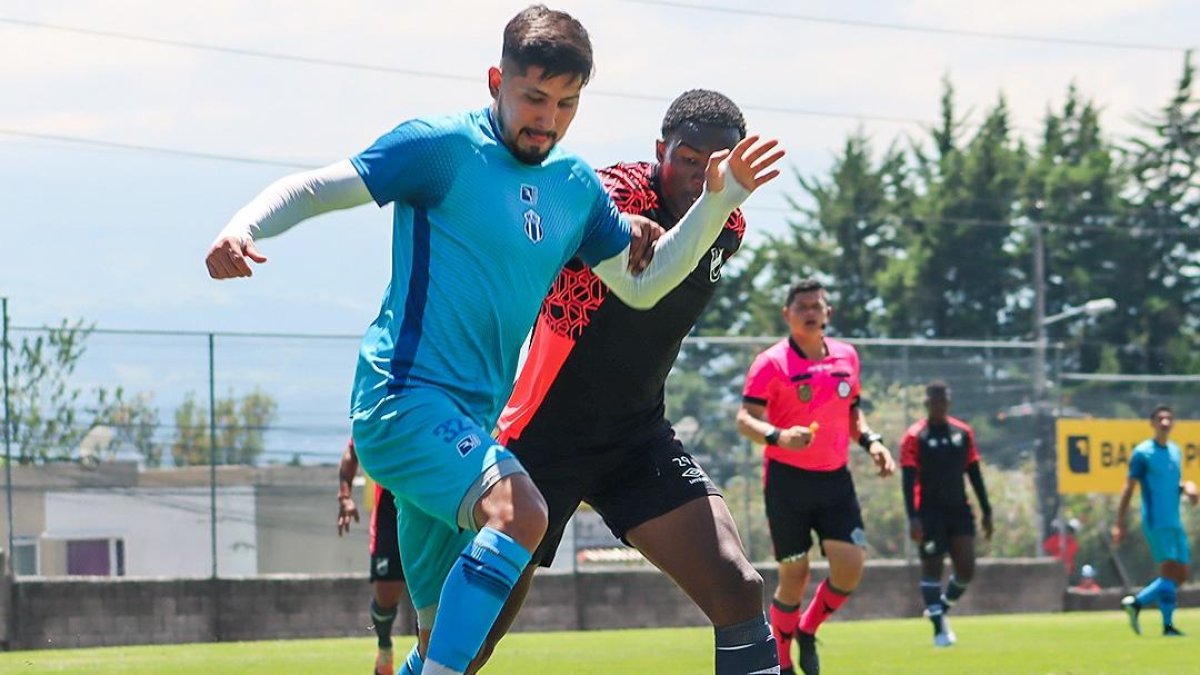 Universidad Católica y Macará se enfrentaron en partido amistoso