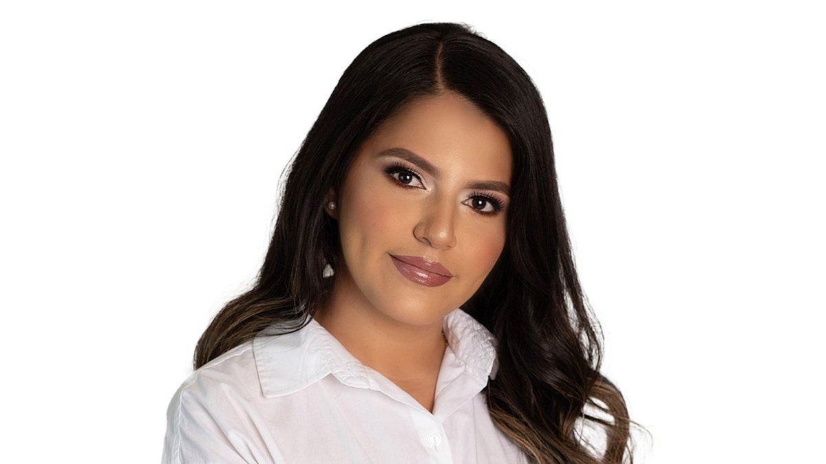 La funcionaria tenía 29 años de edad, recibió varios disparos en la cabeza y estaba tomando fotos a una denuncia ciudadana.