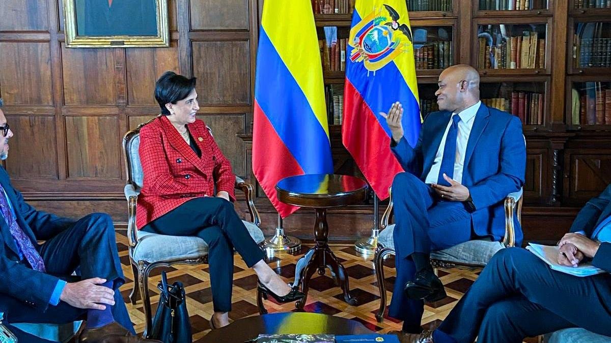 La canciller Gabriela Sommerfeld y su par colombiano, Luis Gilberto Murillo.