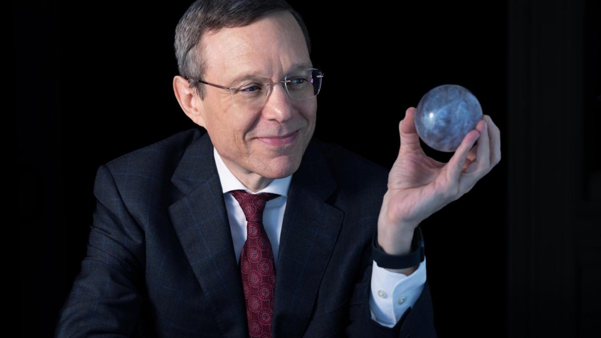 El astrofísico Avi Loeb tiene una profecía por cumplir: hallar pruebas de una civilización extraterrestre.