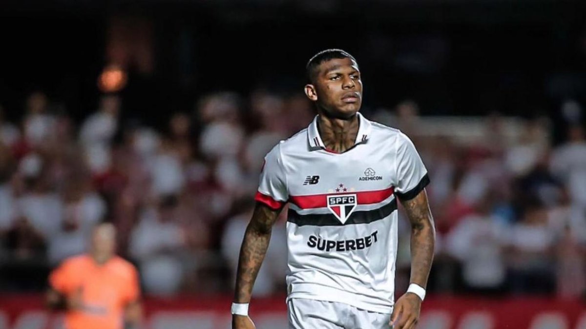 Robert Arboleda fue expulsado en el partido entre Sao Paulo y Bragantino