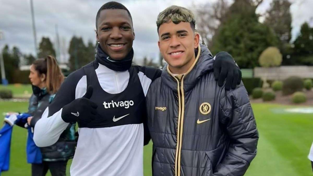 Kendry Páez (d) se volverá a reencontrar con su compatriota Moisés Caicedo.