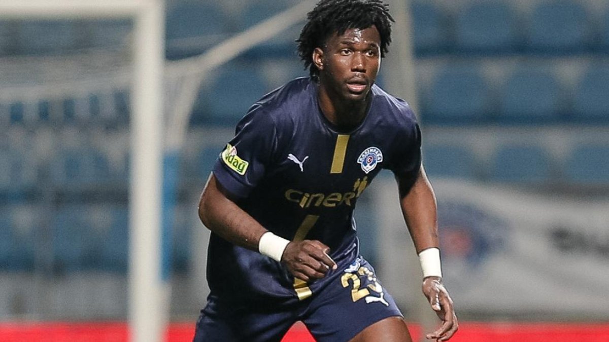 El ecuatoriano Jackson Porozo, zaguero del Kasimpasa.