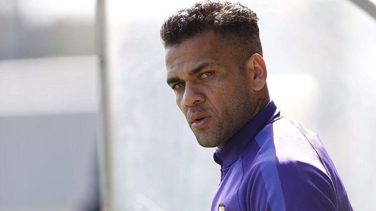 El exjugador de Barcelona Dani Alves fue condenado a 4 años y medio a prisión por delito de violación