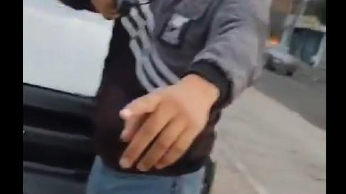 Dos hombres armados apuntaron a los agentes de la AMT, cuando realizaban un control en Quito.