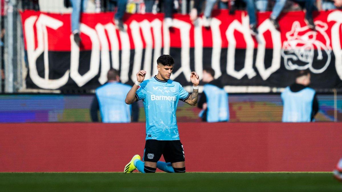 Hincapié disputó el 43% de minutos con Bayer Leverkusen.