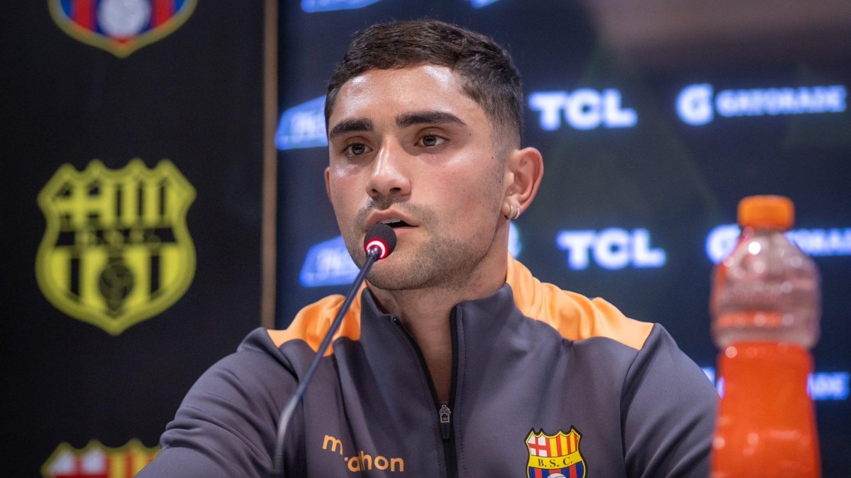 Barcelona presentó oficialmente al defensor chileno Nicolás Ramírez