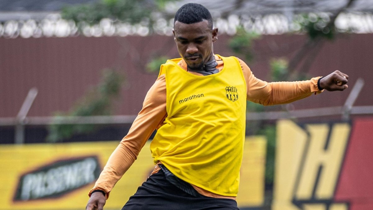 Dixon Arroyo llegó de jugar con Lionel Messi en el Inter Miami y ahora es parte de Barcelona.