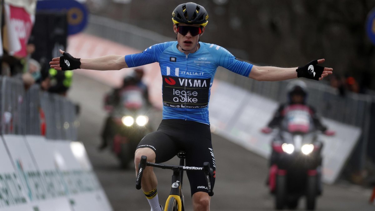 Jonas Vingegaard ganó la etapa reina y mantuvo el maillot azul.